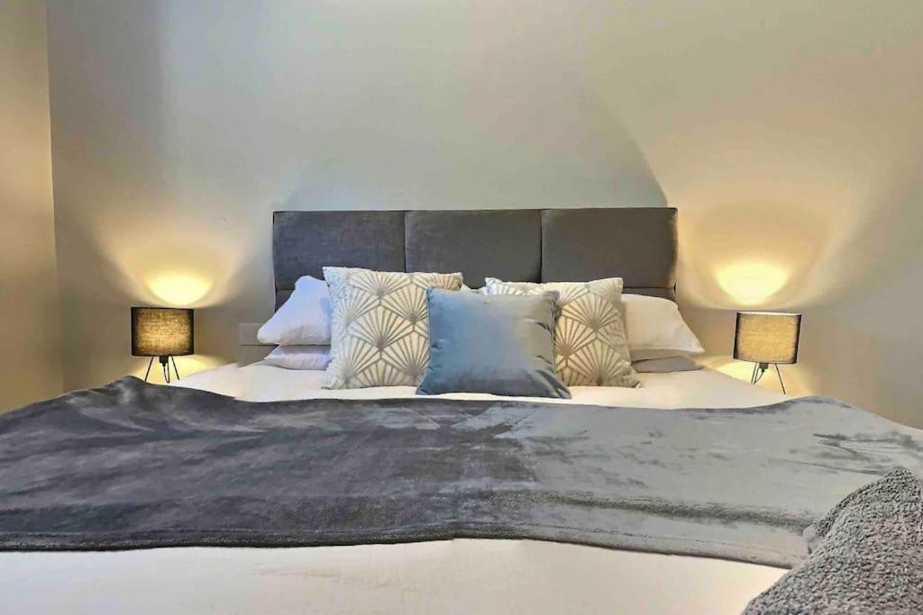 شقة Cotswold Chapel, Sleeps Up To 5 In Kingsize Beds تشيبينغ نورتون المظهر الخارجي الصورة